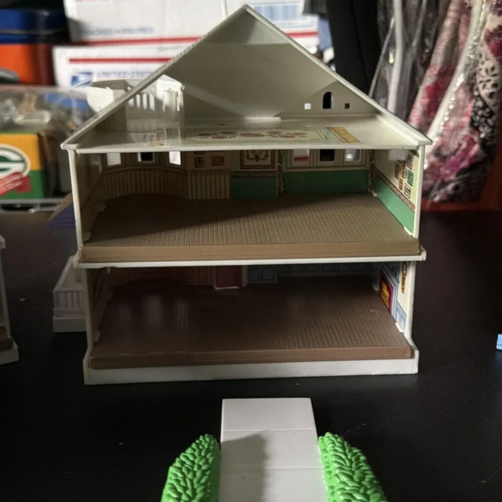 1994 Galoob MY PRETTY DOOLHOUSE Lot (Polly Pocket sized set)
